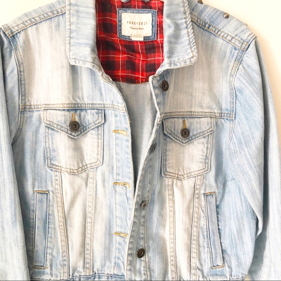 FOREVER 21 Lt Wash Studded DENIM JEAN jacket LARGE - Picture 3 of 8